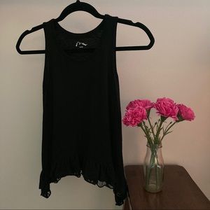 🪴3/$15 Art Class tank with lacey detail on bottom